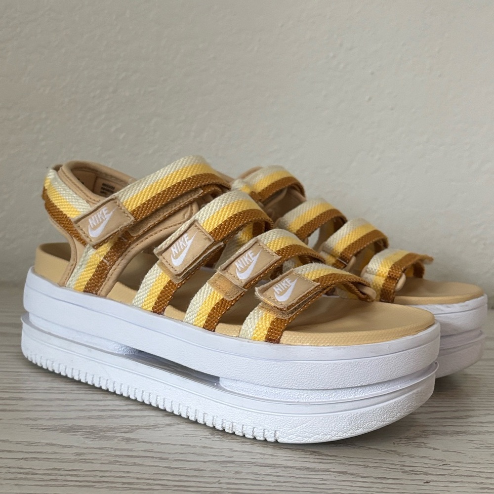 Nike • Icon Classic Platform Sandals